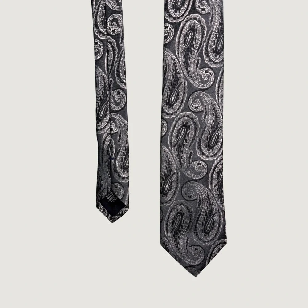 Hugo Boss Mens Silk Tie Gray Silver Paisley Italy Formal Business Necktie